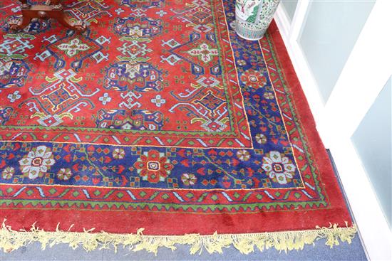 A large carpet, 430 x 305cm